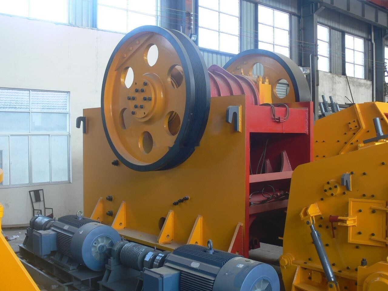 Kinglink PE1200X1500 Large Capacity Big Jaw Crusher - Žokļu drupinātājs: foto 2 Kinglink PE1200X1500 Large Capacity Big Jaw Crusher - Žokļu drupinātājs: foto 2