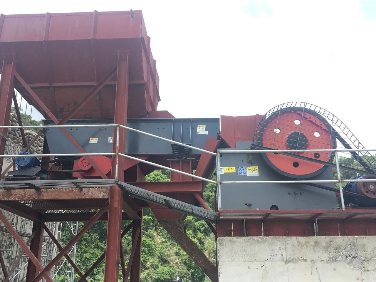 Kinglink ZSW380X96 RiverStone Aggregate vibrating grizzly feeder - Kalnrūpniecības mašīna: foto 1 Kinglink ZSW380X96 RiverStone Aggregate vibrating grizzly feeder - Kalnrūpniecības mašīna: foto 1