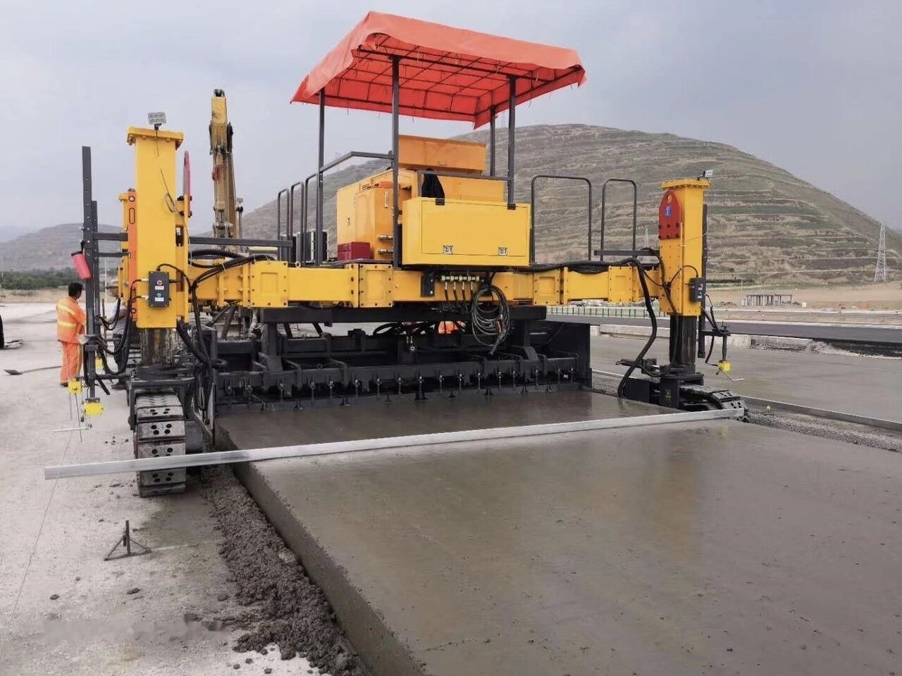 Wirtgen SP500 Concrete Slipform Paver - Betona ieklājējs: foto 1 Wirtgen SP500 Concrete Slipform Paver - Betona ieklājējs: foto 1