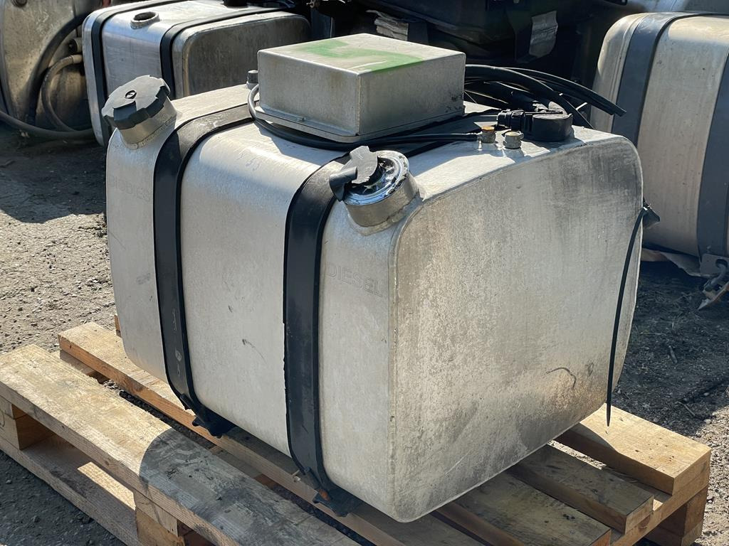 ALUMINUM 260 L - Degvielas tvertne - Kravas automašīna: foto 3 ALUMINUM 260 L - Degvielas tvertne - Kravas automašīna: foto 3