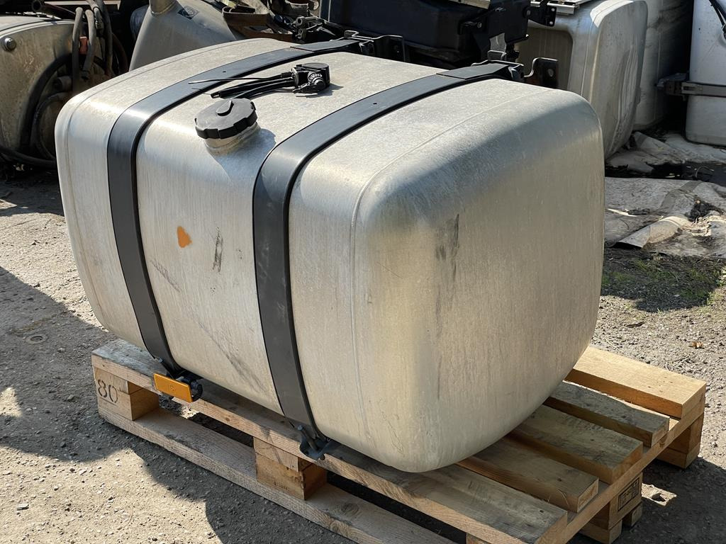 ALUMINUM - 480 L - Degvielas tvertne - Kravas automašīna: foto 3 ALUMINUM - 480 L - Degvielas tvertne - Kravas automašīna: foto 3
