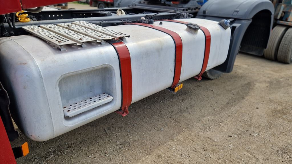 ALUMINUM OIL TANK 830 L - Degvielas tvertne - Kravas automašīna: foto 3 ALUMINUM OIL TANK 830 L - Degvielas tvertne - Kravas automašīna: foto 3
