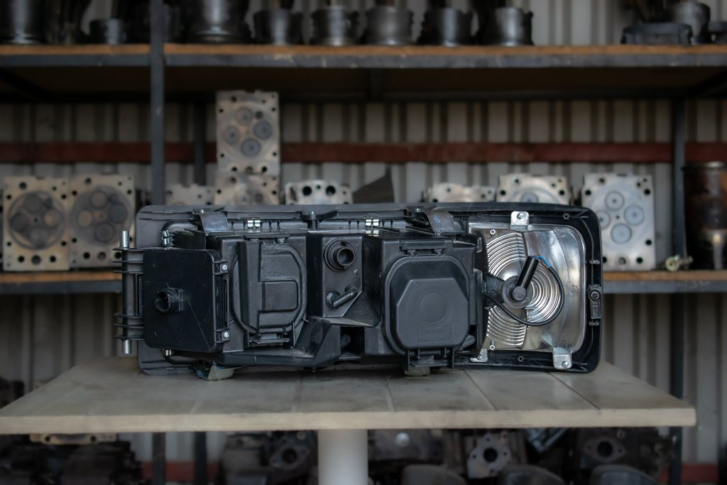 MAN SERIES III HEADLIGHT WITH FLASH SIGNAL - Tuvās gaismas - Kravas automašīna: foto 1 MAN SERIES III HEADLIGHT WITH FLASH SIGNAL - Tuvās gaismas - Kravas automašīna: foto 1