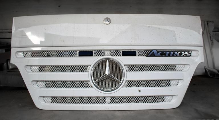 MERCEDES-BENZ ACTROS MEGA SPACE MP II - Motora pārsegs - Kravas automašīna: foto 1 MERCEDES-BENZ ACTROS MEGA SPACE MP II - Motora pārsegs - Kravas automašīna: foto 1