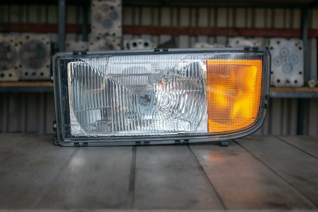 MERCEDES-BENZ ACTROS MP I HEADLIGHT - DRIVER - Tuvās gaismas - Kravas automašīna: foto 1 MERCEDES-BENZ ACTROS MP I HEADLIGHT - DRIVER - Tuvās gaismas - Kravas automašīna: foto 1