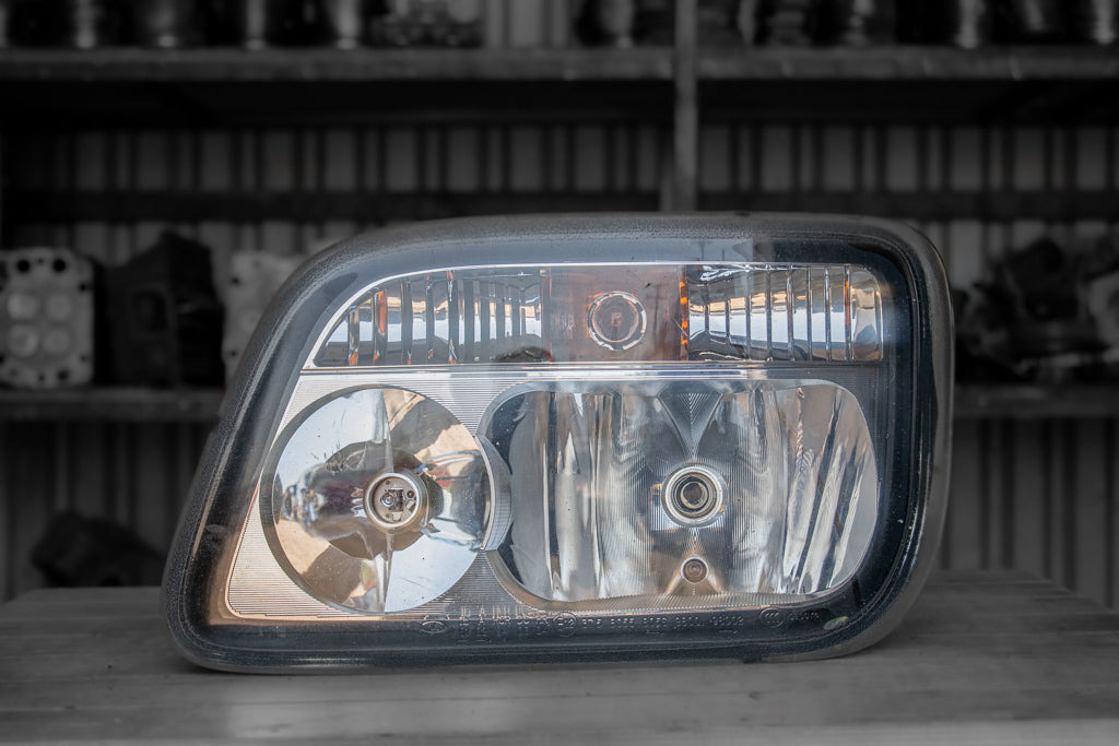 MERCEDES-BENZ ACTROS MP II - DRIVER'S - Tuvās gaismas - Kravas automašīna: foto 1 MERCEDES-BENZ ACTROS MP II - DRIVER'S - Tuvās gaismas - Kravas automašīna: foto 1