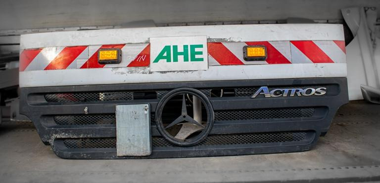 MERCEDES-BENZ ACTROS MP II MEGA - Motora pārsegs - Kravas automašīna: foto 1 MERCEDES-BENZ ACTROS MP II MEGA - Motora pārsegs - Kravas automašīna: foto 1