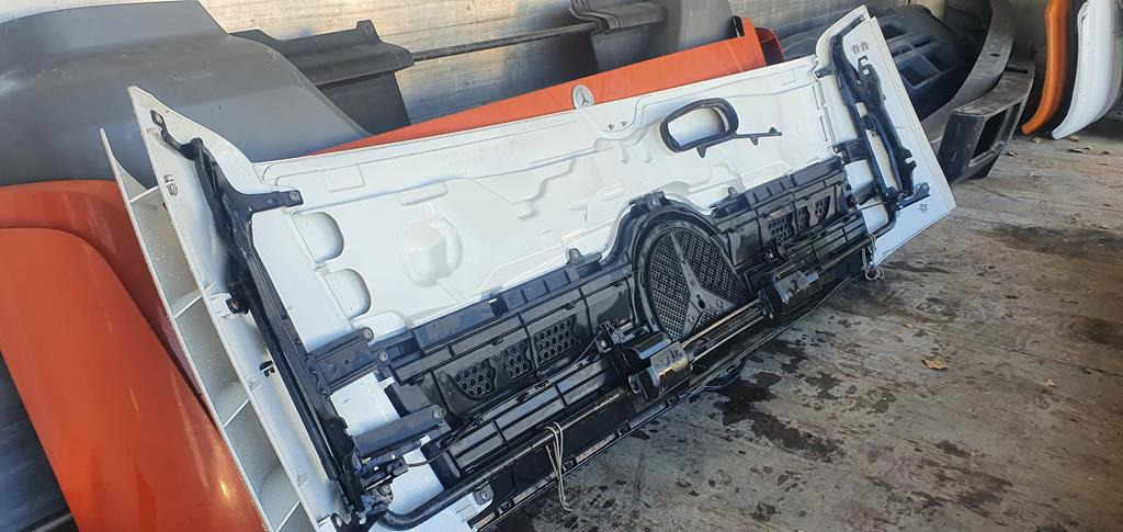 MERCEDES-BENZ ACTROS MP4 - Motora pārsegs - Kravas automašīna: foto 4 MERCEDES-BENZ ACTROS MP4 - Motora pārsegs - Kravas automašīna: foto 4