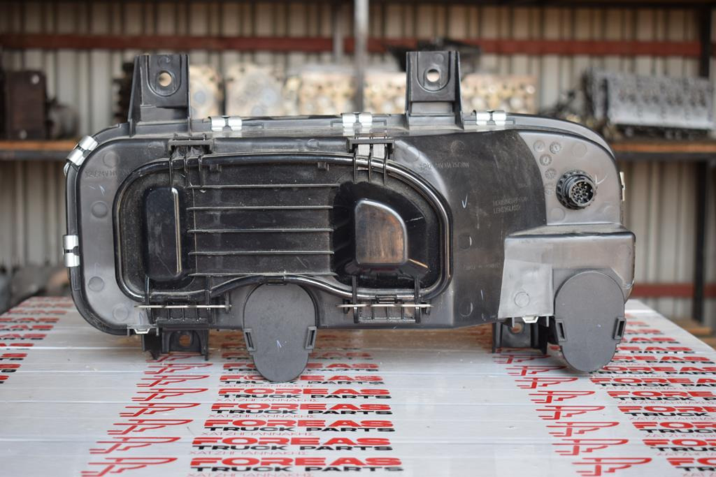 MERCEDES-BENZ ATEGO I HEADLIGHT - DRIVER - Tuvās gaismas - Kravas automašīna: foto 2 MERCEDES-BENZ ATEGO I HEADLIGHT - DRIVER - Tuvās gaismas - Kravas automašīna: foto 2