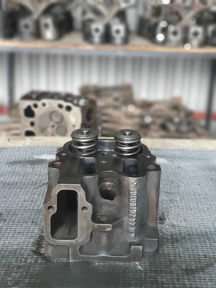 MERCEDES-BENZ OM 442 - Motora galva - Kravas automašīna: foto 2 MERCEDES-BENZ OM 442 - Motora galva - Kravas automašīna: foto 2