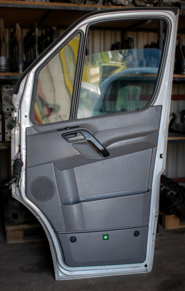 MERCEDES-BENZ SPRINTER 906 - PASSENGER - Durvis un rezerves daļas - Kravas automašīna: foto 2 MERCEDES-BENZ SPRINTER 906 - PASSENGER - Durvis un rezerves daļas - Kravas automašīna: foto 2