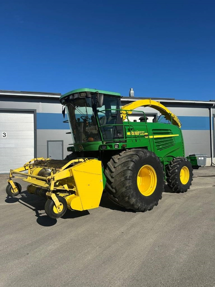 John Deere 7200 - Lopbarības kombains: foto 1 John Deere 7200 - Lopbarības kombains: foto 1