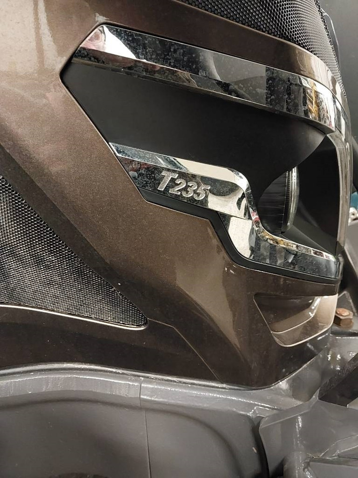 Valtra T 235 - Traktors: foto 5 Valtra T 235 - Traktors: foto 5