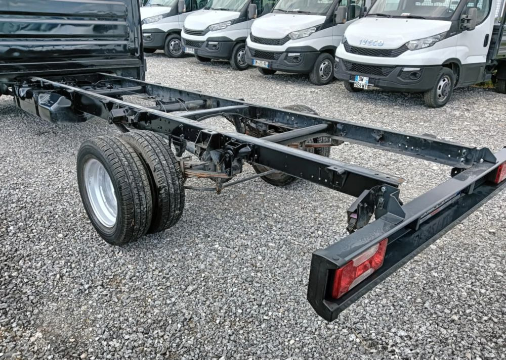 Iveco 35C13, 35C12, 35C14, 35C15 - Šasija kravas automašīna: foto 3 Iveco 35C13, 35C12, 35C14, 35C15 - Šasija kravas automašīna: foto 3