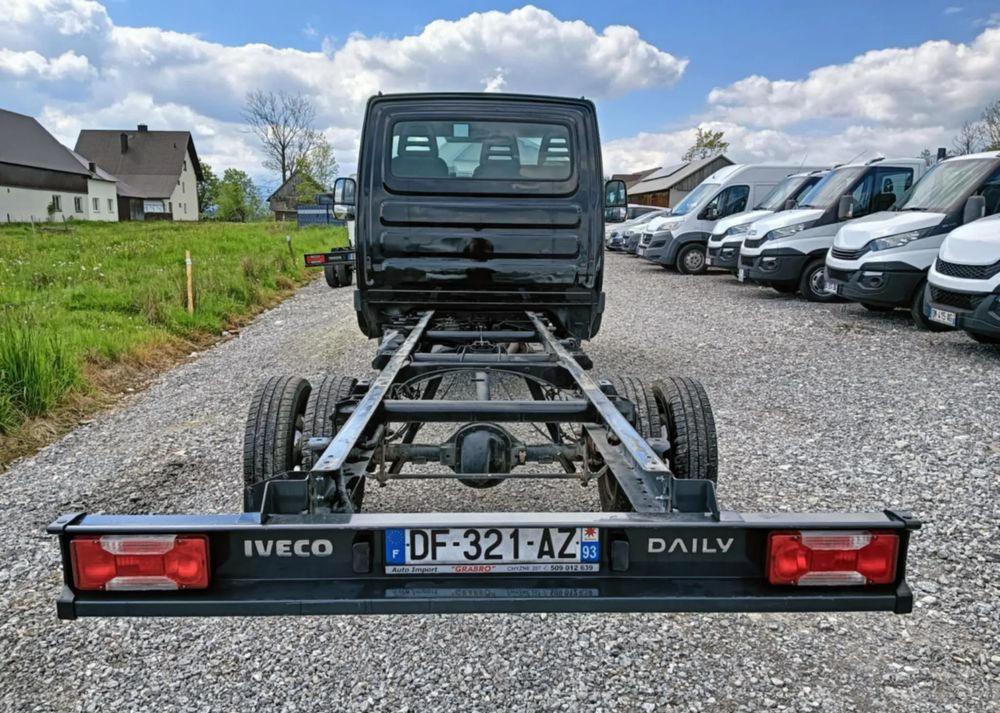 Šasija kravas automašīna Iveco 35C13, 35C12, 35C14, 35C15: foto 18 Šasija kravas automašīna Iveco 35C13, 35C12, 35C14, 35C15: foto 18