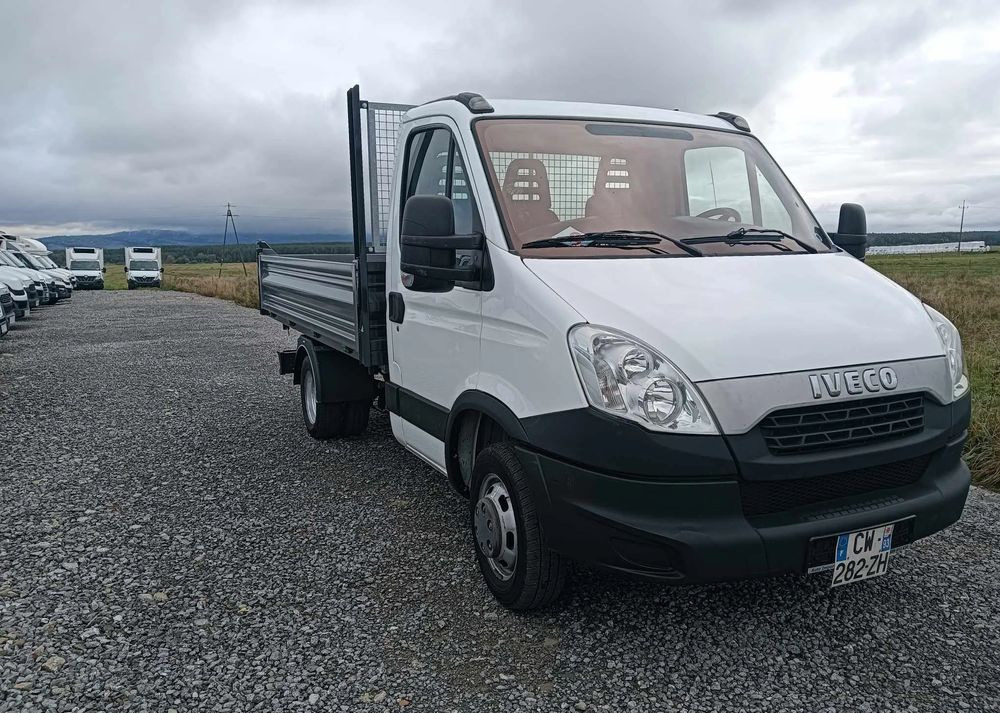 Iveco 35C13, 35C12 - Komercauto pašizgāzējs: foto 2 Iveco 35C13, 35C12 - Komercauto pašizgāzējs: foto 2
