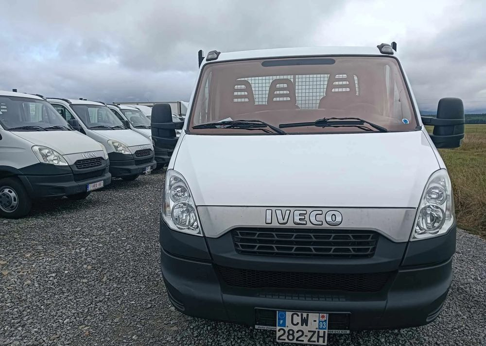 Iveco 35C13, 35C12 - Komercauto pašizgāzējs: foto 3 Iveco 35C13, 35C12 - Komercauto pašizgāzējs: foto 3
