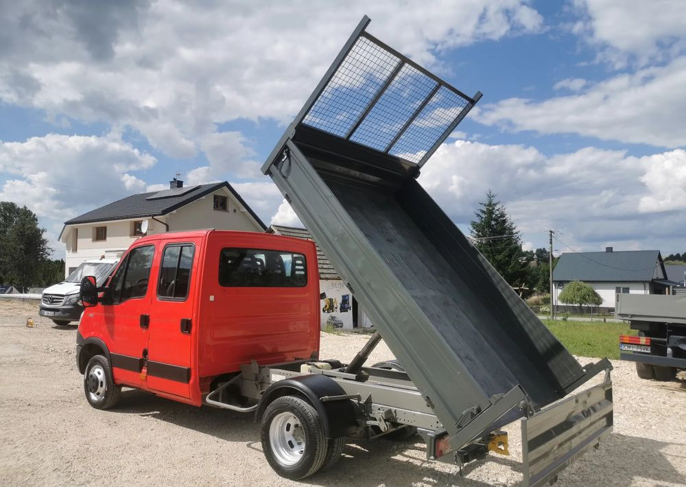 Iveco Daily 35C13 Brygadówka wywrotka Klimatyzacja Dubel hak kiper doka 35C13 - Komercauto pašizgāzējs: foto 4 Iveco Daily 35C13 Brygadówka wywrotka Klimatyzacja Dubel hak kiper doka 35C13 - Komercauto pašizgāzējs: foto 4