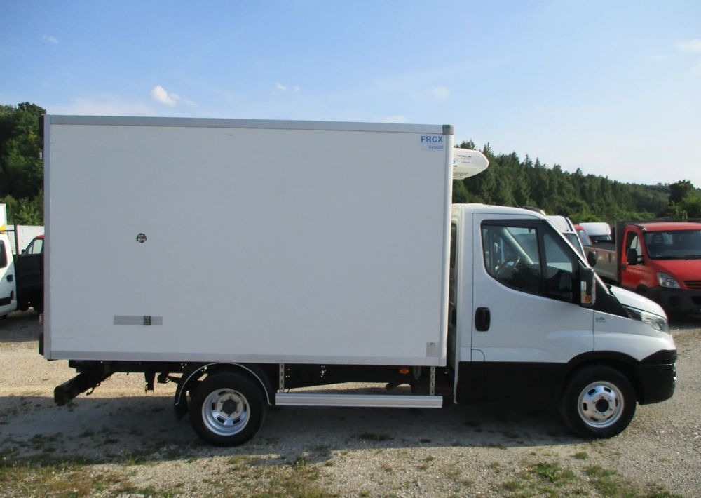Iveco Daily 35C13 chłodnia Mroźnia na bliźniaku 35-130 Thermo King agregat - Komercauto refrižerators: foto 3 Iveco Daily 35C13 chłodnia Mroźnia na bliźniaku 35-130 Thermo King agregat - Komercauto refrižerators: foto 3