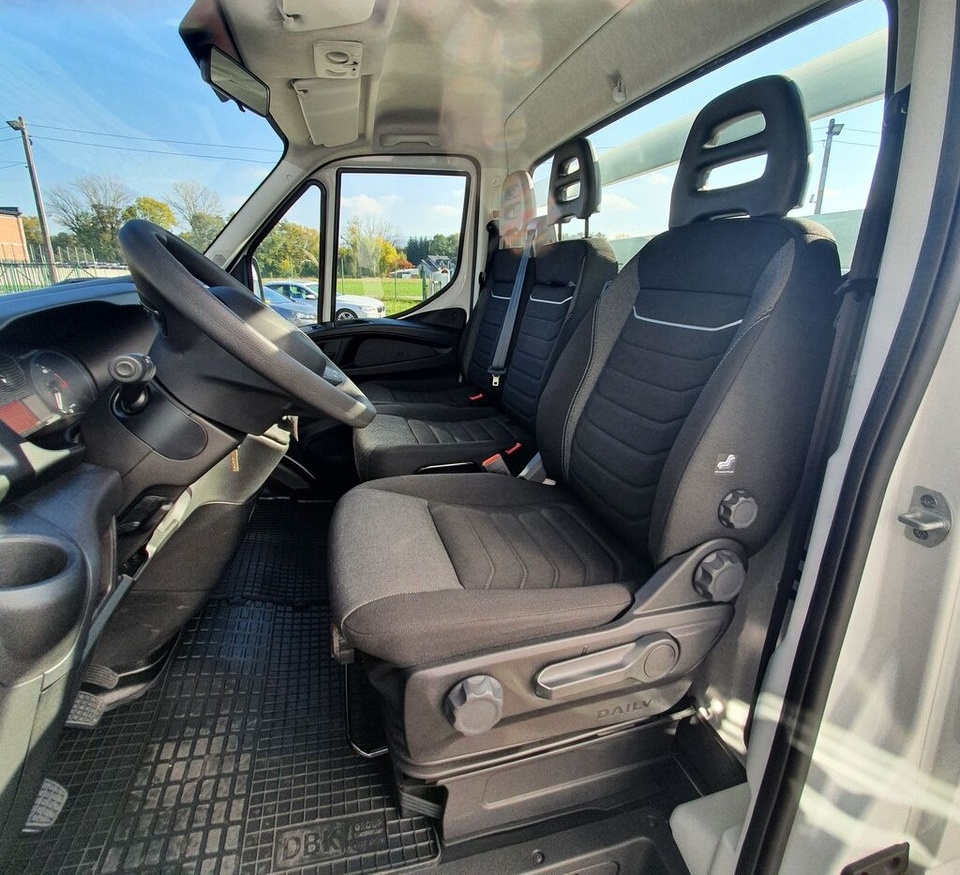 IVECO Daily 35S18 - Automašīna ar kravas platformu: foto 4 IVECO Daily 35S18 - Automašīna ar kravas platformu: foto 4