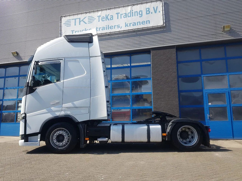 Volvo FH 420 Low deck XL Cabine hefschotel I-Parc Cool - Vilcējs: foto 3 Volvo FH 420 Low deck XL Cabine hefschotel I-Parc Cool - Vilcējs: foto 3
