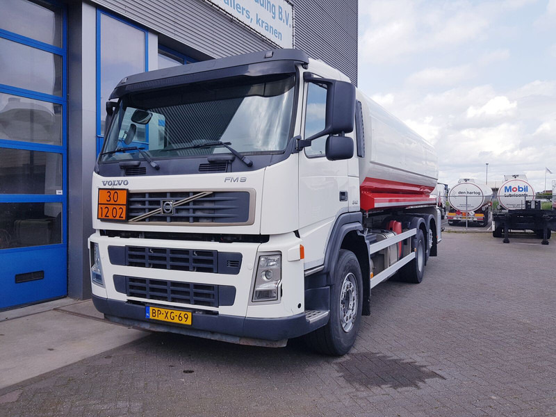 Volvo FM 9.340 Fuel 21.400 Liter 3 Compartments - Autocisterna: foto 2 Volvo FM 9.340 Fuel 21.400 Liter 3 Compartments - Autocisterna: foto 2