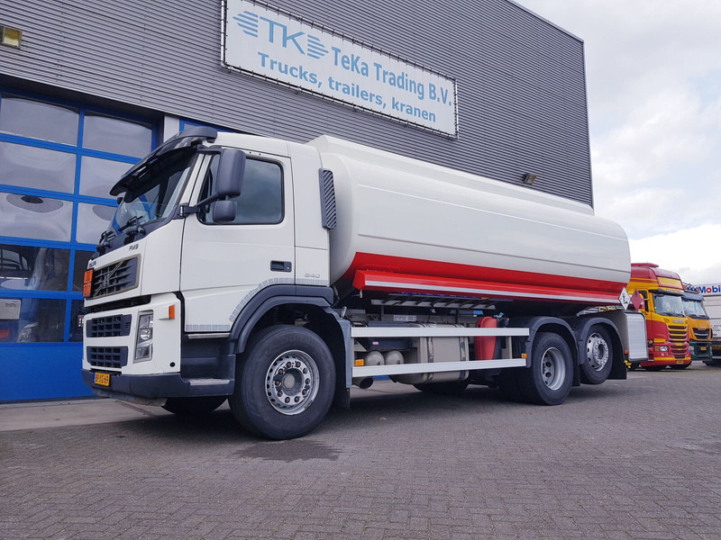 Volvo FM 9.340 Fuel 21.400 Liter 3 Compartments - Autocisterna: foto 1 Volvo FM 9.340 Fuel 21.400 Liter 3 Compartments - Autocisterna: foto 1