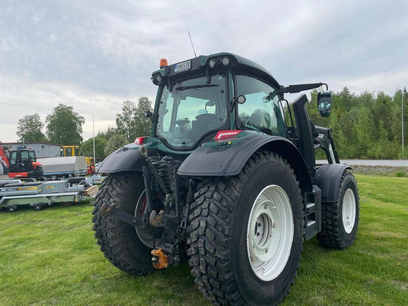 Valtra N154E Versu SmartTouch MR19 Valtra N154E Versu SmartTouch MR19 med frontlastare Quicke Q5M - Traktors: foto 5 Valtra N154E Versu SmartTouch MR19 Valtra N154E Versu SmartTouch MR19 med frontlastare Quicke Q5M - Traktors: foto 5