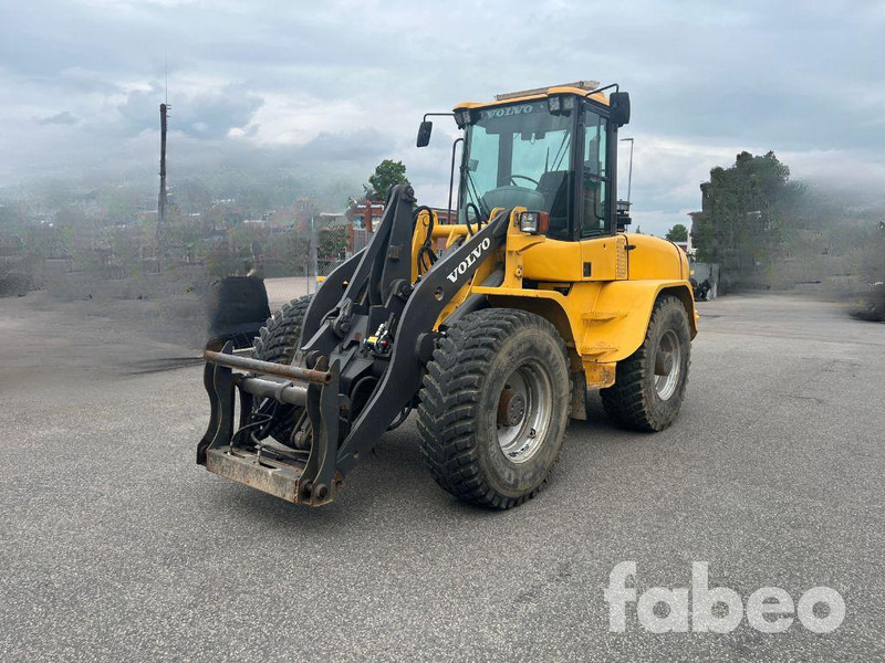 Volvo L40B - Riteņu iekrāvējs: foto 1 Volvo L40B - Riteņu iekrāvējs: foto 1
