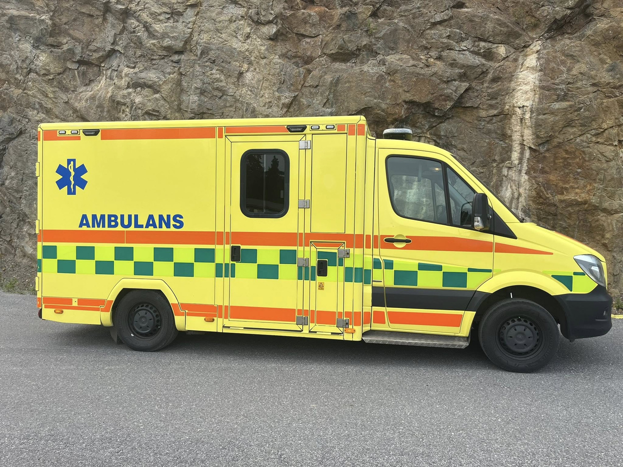 MERCEDES-BENZ Sprinter 319 - AMBULANCE / Krankenwagen / швидка допомога - Ātrās palīdzības mašīna: foto 5 MERCEDES-BENZ Sprinter 319 - AMBULANCE / Krankenwagen / швидка допомога - Ātrās palīdzības mašīna: foto 5