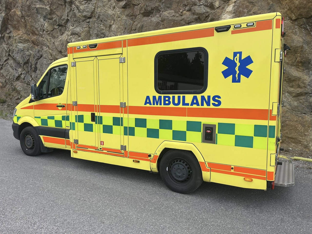MERCEDES-BENZ Sprinter 319 - AMBULANCE / Krankenwagen / швидка допомога - Ātrās palīdzības mašīna: foto 3 MERCEDES-BENZ Sprinter 319 - AMBULANCE / Krankenwagen / швидка допомога - Ātrās palīdzības mašīna: foto 3