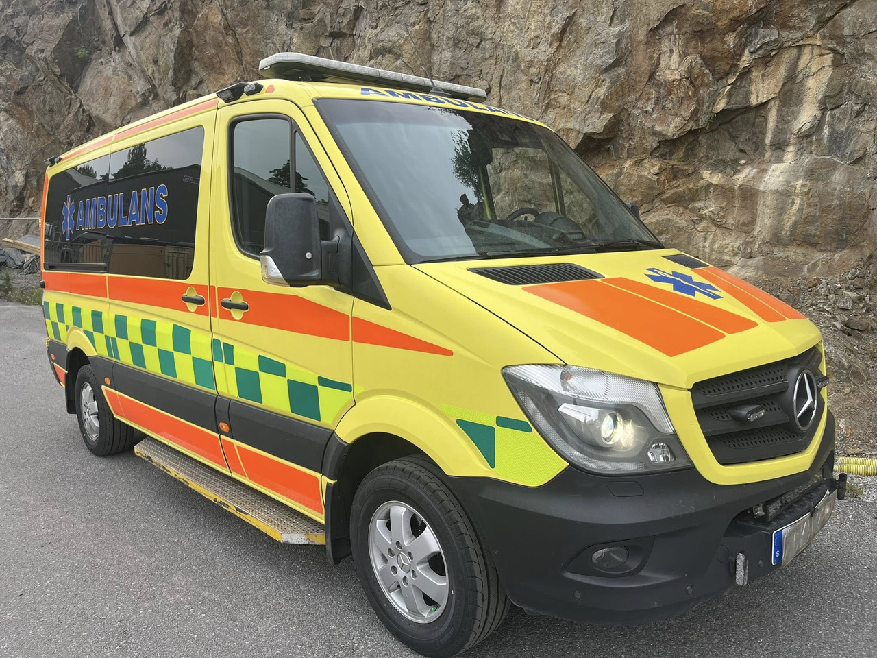 MERCEDES-BENZ Sprinter 319 - AMBULANCE - RESERVERAD !! - Ātrās palīdzības mašīna: foto 5 MERCEDES-BENZ Sprinter 319 - AMBULANCE - RESERVERAD !! - Ātrās palīdzības mašīna: foto 5