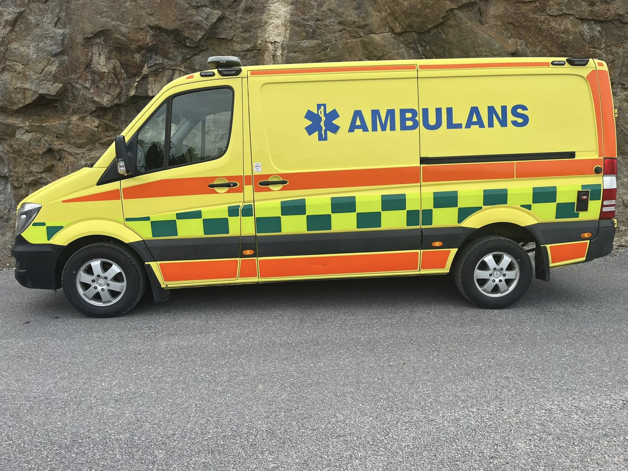 MERCEDES-BENZ Sprinter 319 - AMBULANCE - Ātrās palīdzības mašīna: foto 3 MERCEDES-BENZ Sprinter 319 - AMBULANCE - Ātrās palīdzības mašīna: foto 3