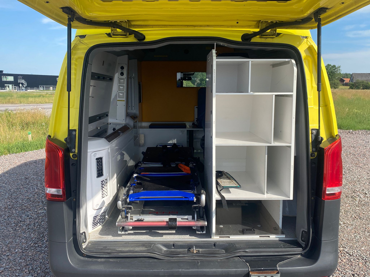 Ātrās palīdzības mašīna MERCEDES-BENZ Vito 119 4x4 - Ambulans / AMBULANCE: foto 7 Ātrās palīdzības mašīna MERCEDES-BENZ Vito 119 4x4 - Ambulans / AMBULANCE: foto 7