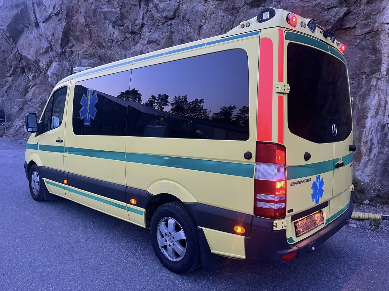 Mercedes-Benz Sprinter 316 - 2 stretcher AMBULANCE / Krankenwagen / Швидка допомога - Ātrās palīdzības mašīna: foto 4 Mercedes-Benz Sprinter 316 - 2 stretcher AMBULANCE / Krankenwagen / Швидка допомога - Ātrās palīdzības mašīna: foto 4