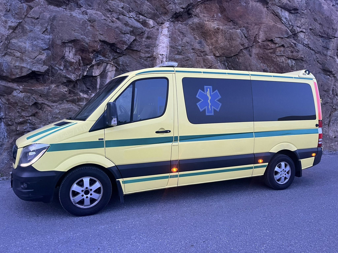 Mercedes-Benz Sprinter 316 - 2 stretcher - Ātrās palīdzības mašīna: foto 4 Mercedes-Benz Sprinter 316 - 2 stretcher - Ātrās palīdzības mašīna: foto 4