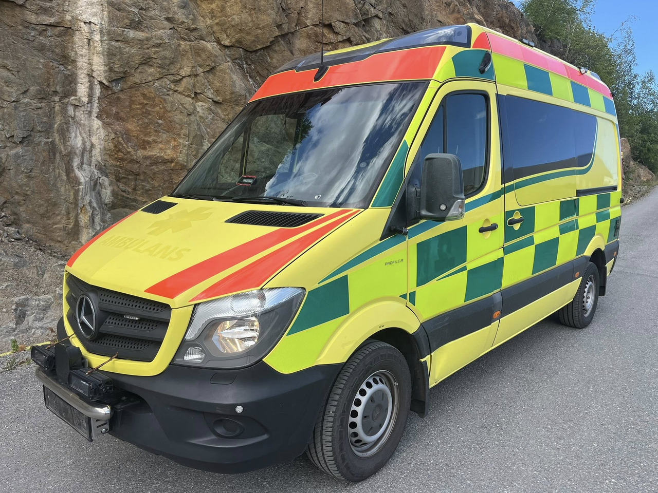 Mercedes-Benz Sprinter 319 - AMBULANCE / Krankenwagen / Ambulancia - Ātrās palīdzības mašīna: foto 1 Mercedes-Benz Sprinter 319 - AMBULANCE / Krankenwagen / Ambulancia - Ātrās palīdzības mašīna: foto 1