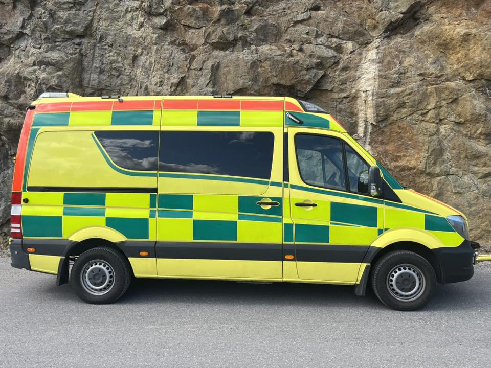 Mercedes-Benz Sprinter 319 - AMBULANCE / Krankenwagen / Ambulancia - Ātrās palīdzības mašīna: foto 4 Mercedes-Benz Sprinter 319 - AMBULANCE / Krankenwagen / Ambulancia - Ātrās palīdzības mašīna: foto 4