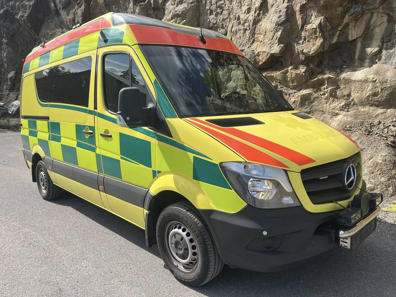 Mercedes-Benz Sprinter 319 - AMBULANCE / Krankenwagen / Ambulancia - Ātrās palīdzības mašīna: foto 2 Mercedes-Benz Sprinter 319 - AMBULANCE / Krankenwagen / Ambulancia - Ātrās palīdzības mašīna: foto 2