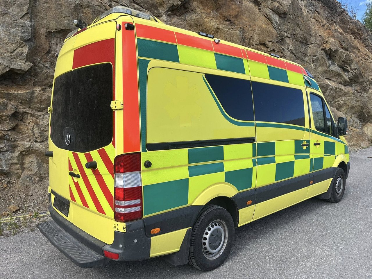 Mercedes-Benz Sprinter 319 - AMBULANCE / Krankenwagen / Ambulancia - Ātrās palīdzības mašīna: foto 3 Mercedes-Benz Sprinter 319 - AMBULANCE / Krankenwagen / Ambulancia - Ātrās palīdzības mašīna: foto 3