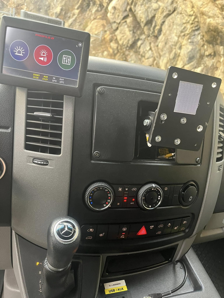 Ātrās palīdzības mašīna Mercedes-Benz Sprinter 319 - AMBULANCE / Krankenwagen: foto 22