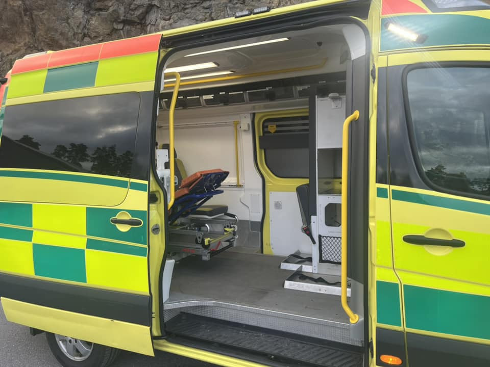 Ātrās palīdzības mašīna Mercedes-Benz Sprinter 319 - AMBULANCE / Krankenwagen: foto 11