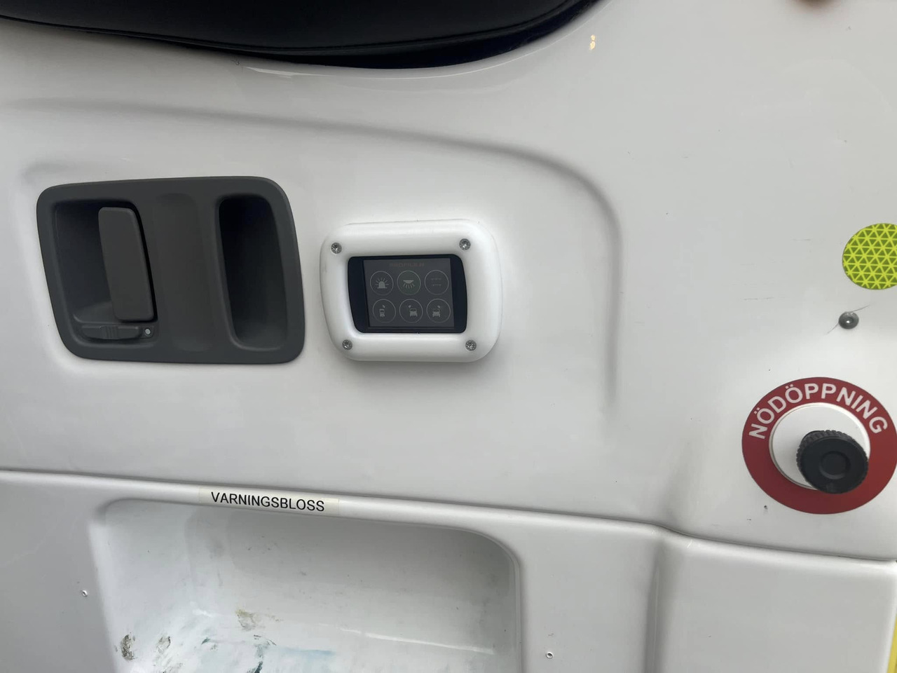 Ātrās palīdzības mašīna Mercedes-Benz Sprinter 319 - AMBULANCE / Krankenwagen: foto 9