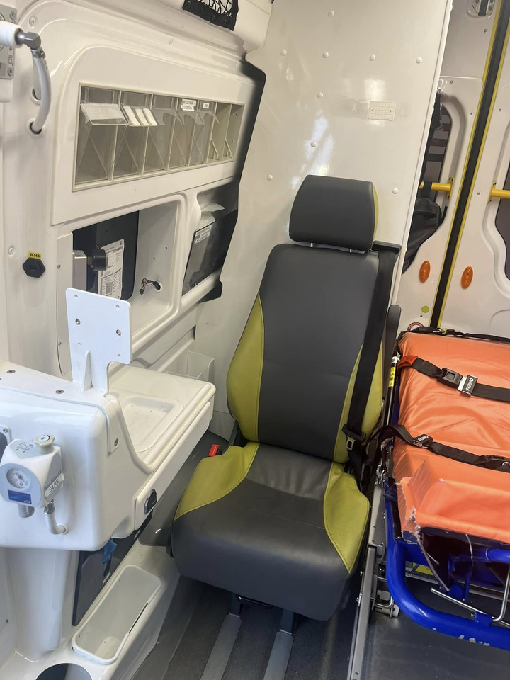 Ātrās palīdzības mašīna Mercedes-Benz Sprinter 319 - AMBULANCE / Krankenwagen: foto 14