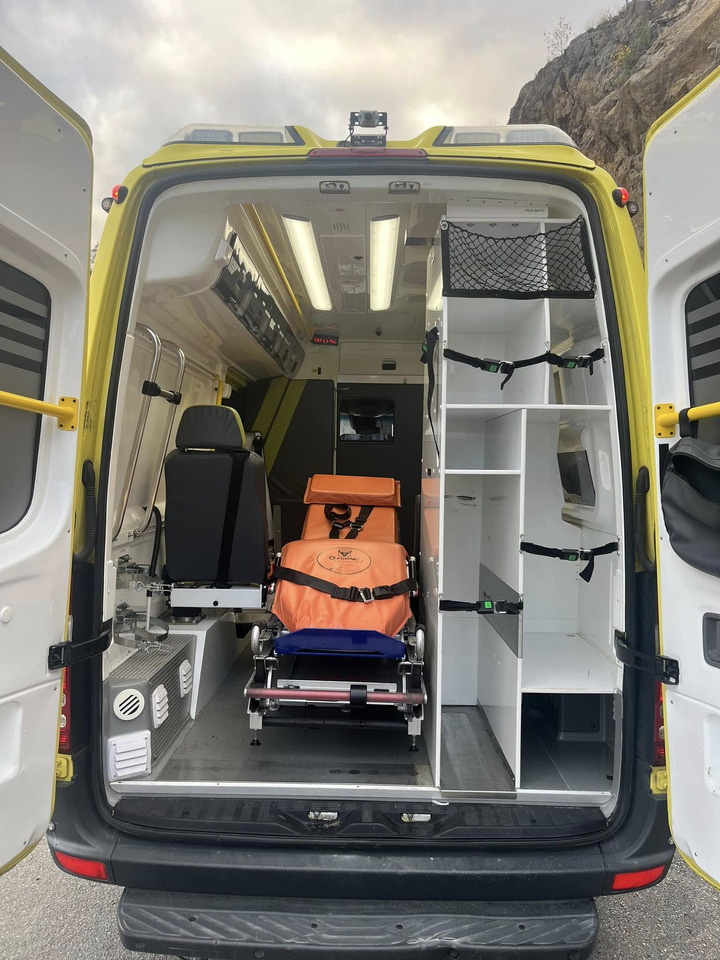 Ātrās palīdzības mašīna Mercedes-Benz Sprinter 319 - AMBULANCE / Krankenwagen: foto 8