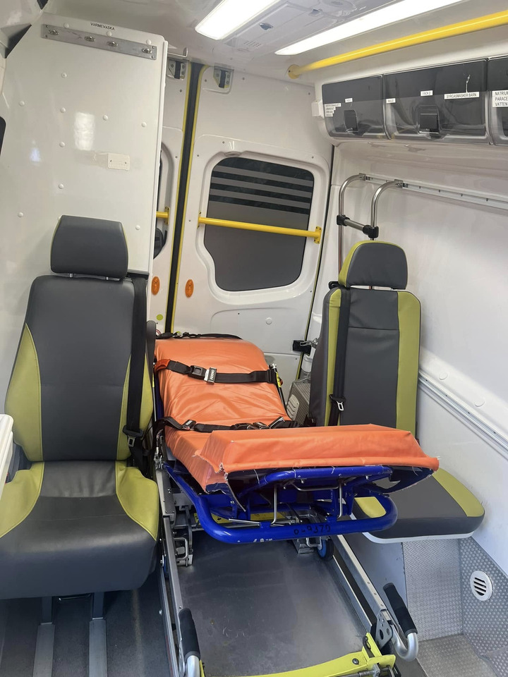 Ātrās palīdzības mašīna Mercedes-Benz Sprinter 319 - AMBULANCE / Krankenwagen: foto 16
