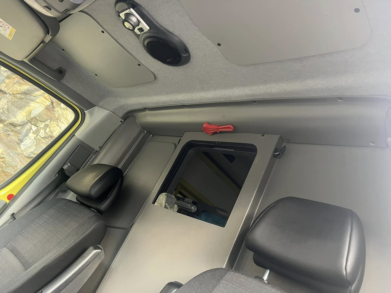Ātrās palīdzības mašīna Mercedes-Benz Sprinter 319 - AMBULANCE / Krankenwagen: foto 23