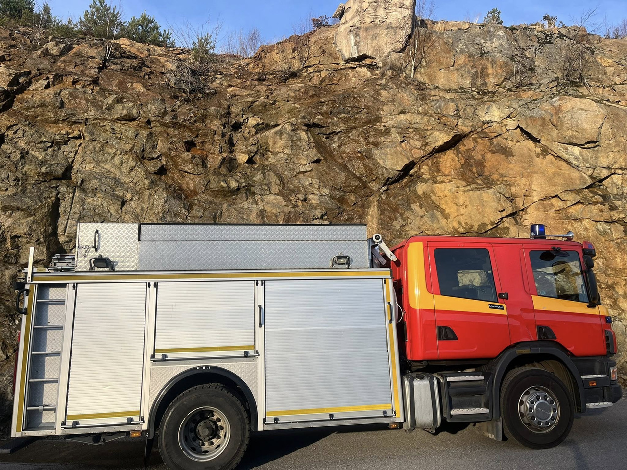 SCANIA P94GB 4x2 NZ310 - Fire engine - RESERVERAD !! - Ugunsdzēsēju mašīna: foto 5 SCANIA P94GB 4x2 NZ310 - Fire engine - RESERVERAD !! - Ugunsdzēsēju mašīna: foto 5