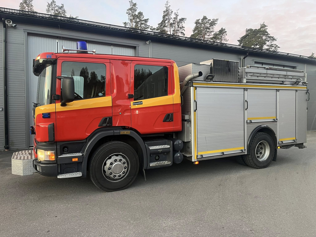 SCANIA P94GB 4x2 NZ310 - Fire engine - Ugunsdzēsēju mašīna: foto 3 SCANIA P94GB 4x2 NZ310 - Fire engine - Ugunsdzēsēju mašīna: foto 3