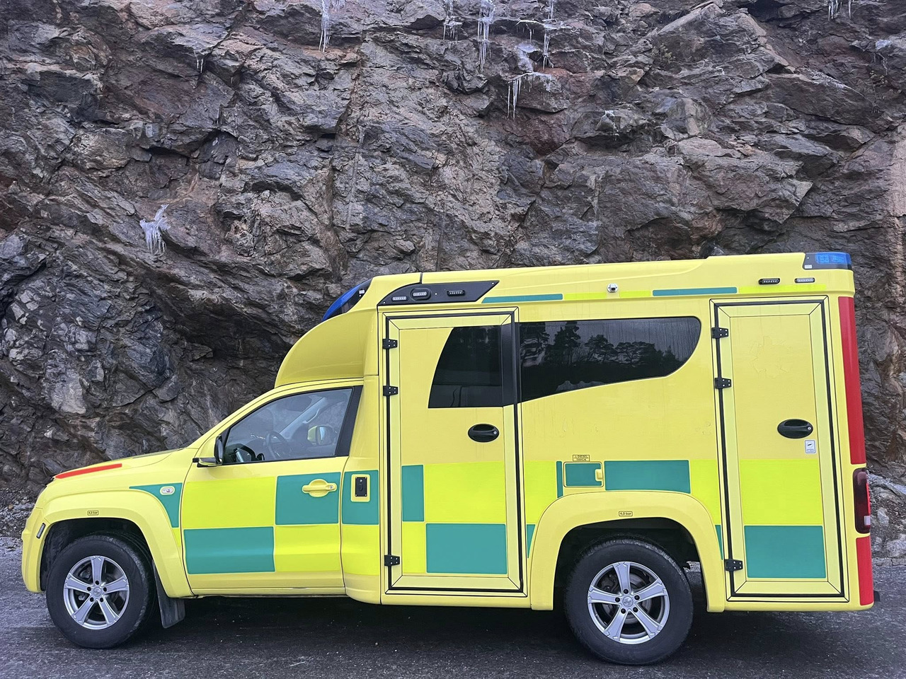 VOLKSWAGEN Amarok 4motion - AMBULANCE / ambulanse / ambulanssi - Ātrās palīdzības mašīna: foto 5 VOLKSWAGEN Amarok 4motion - AMBULANCE / ambulanse / ambulanssi - Ātrās palīdzības mašīna: foto 5